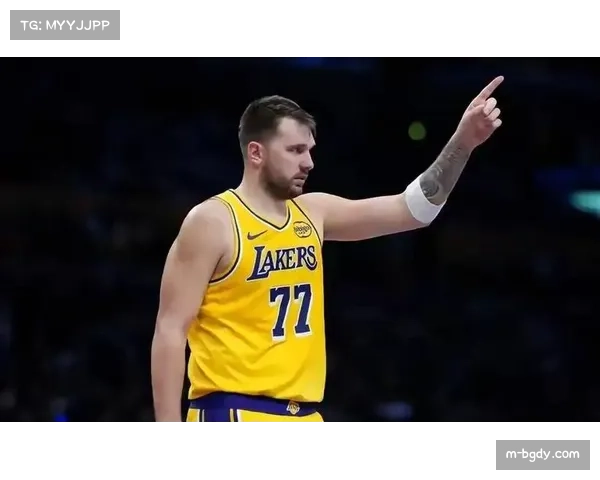 实时：东契奇三节砍下30+三双，独行侠大比分领先国王